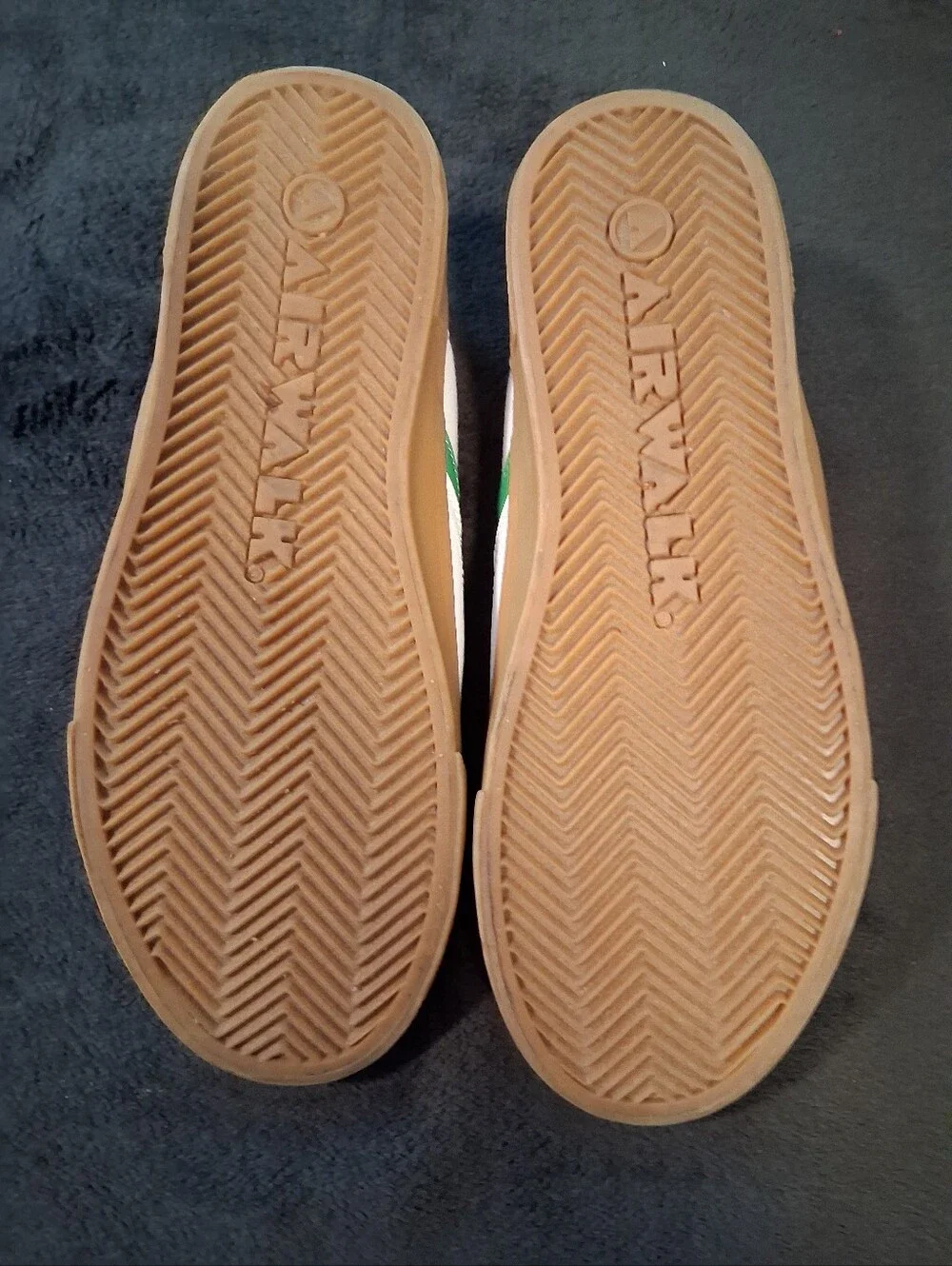 Airwalk White & Green Low-Top Sneakers with Gum Outsole